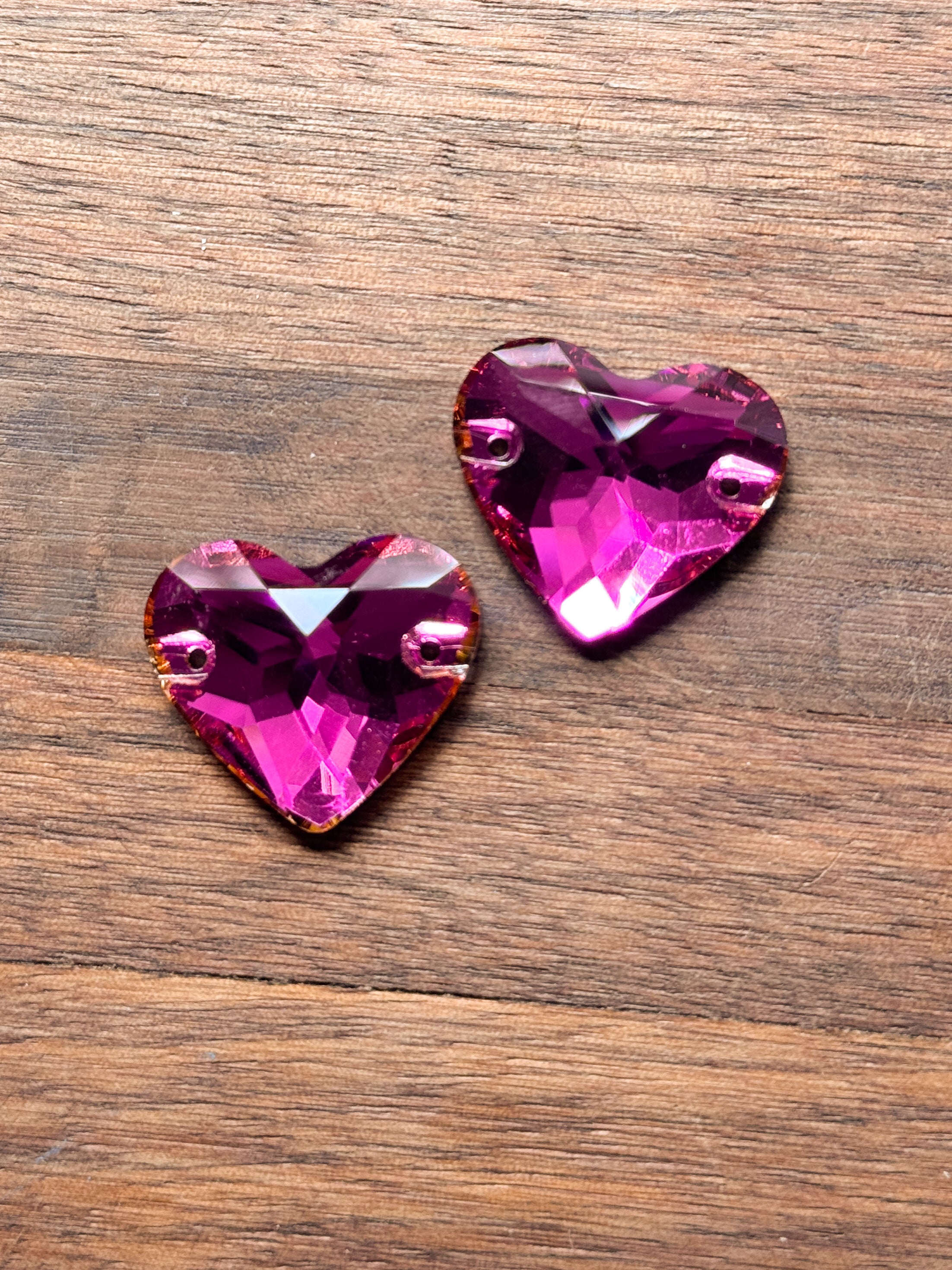 Fuchsia Glass Crystal Heart: 20x23mm