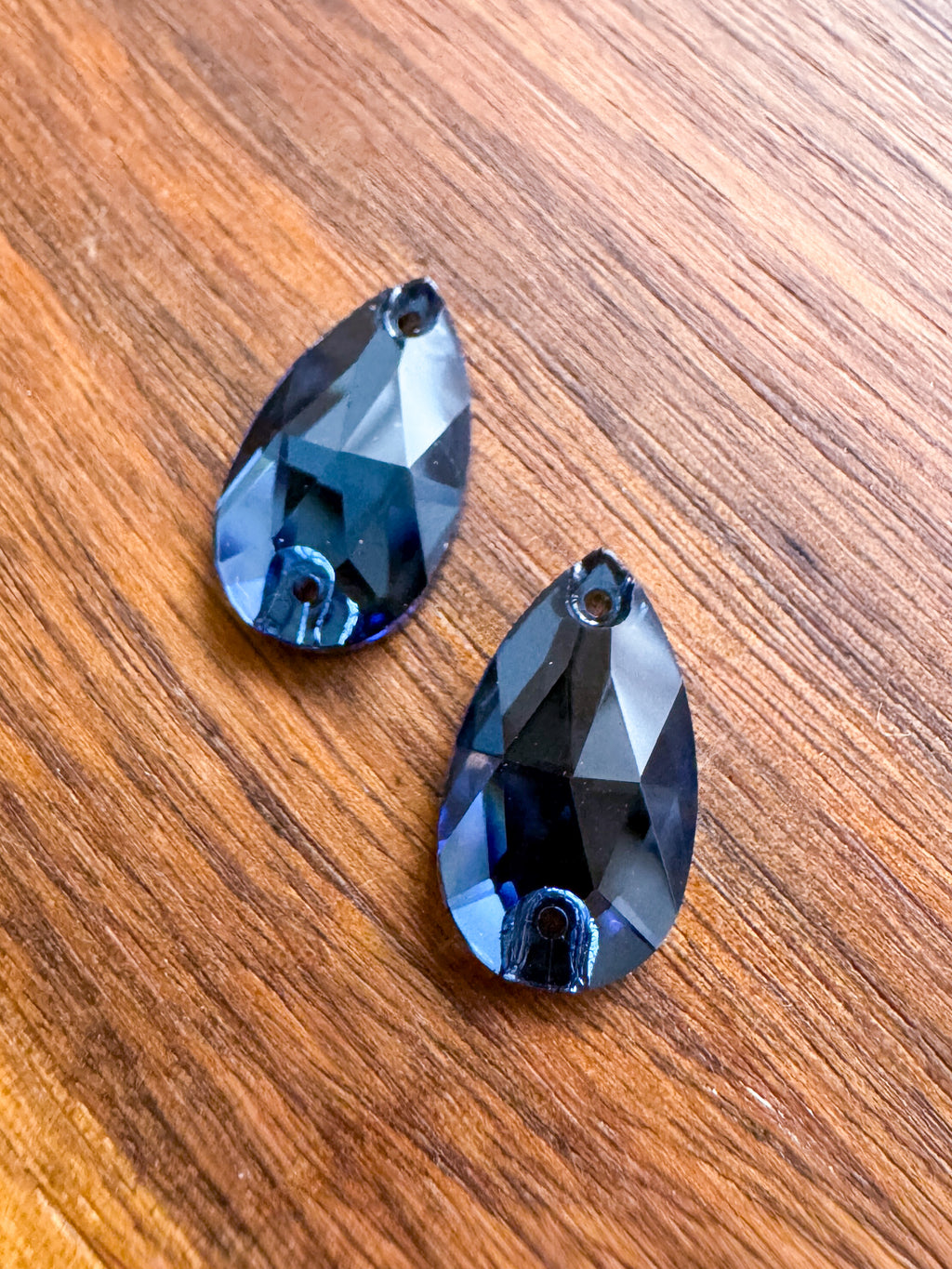Montana Glass Crystal Teardrop: 11x18mm
