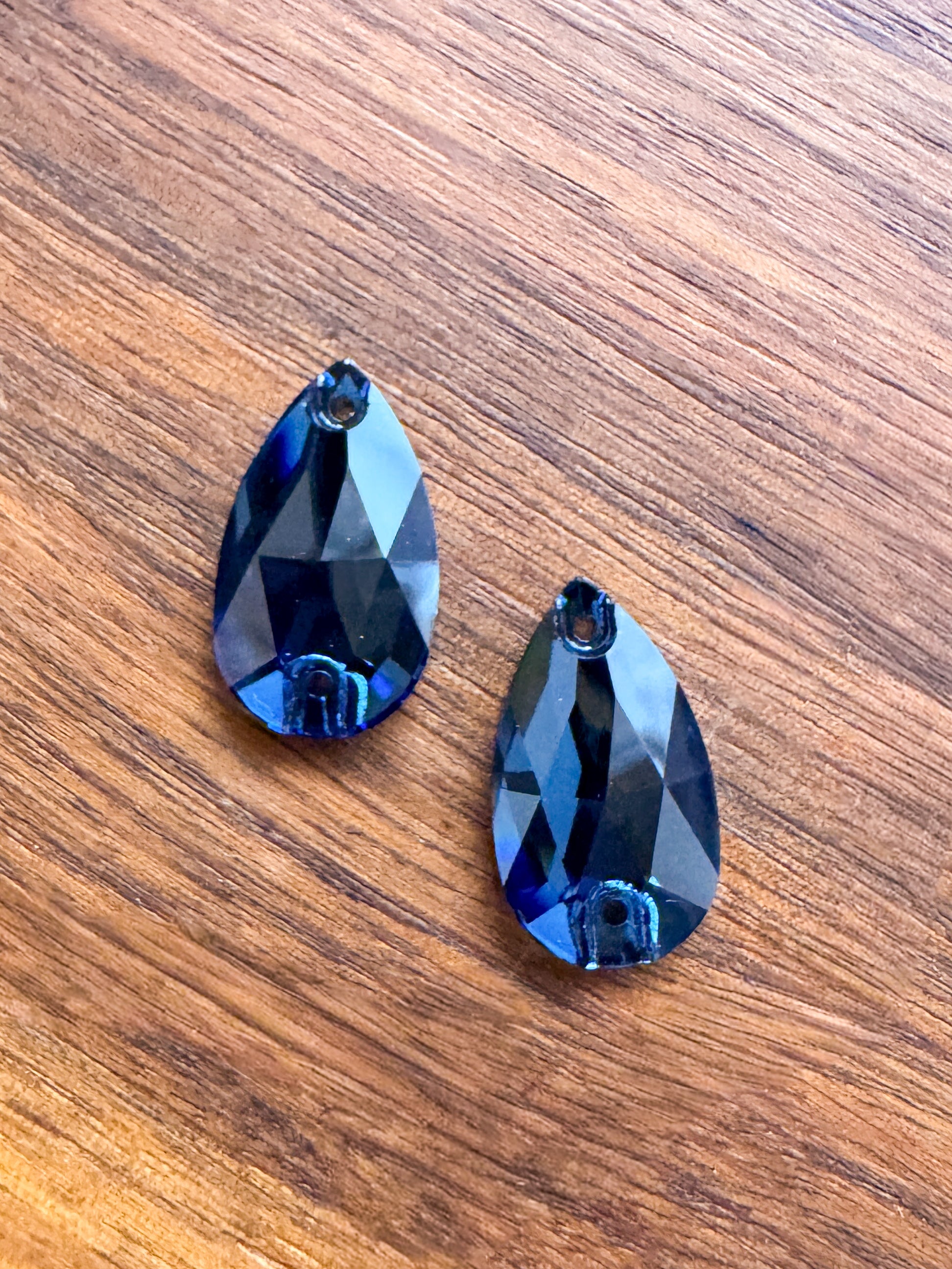 Montana Glass Crystal Teardrop: 11x18mm