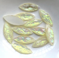 Horseeye Iridescent Cream Centerpieces 12x31mm: 6 Pairs