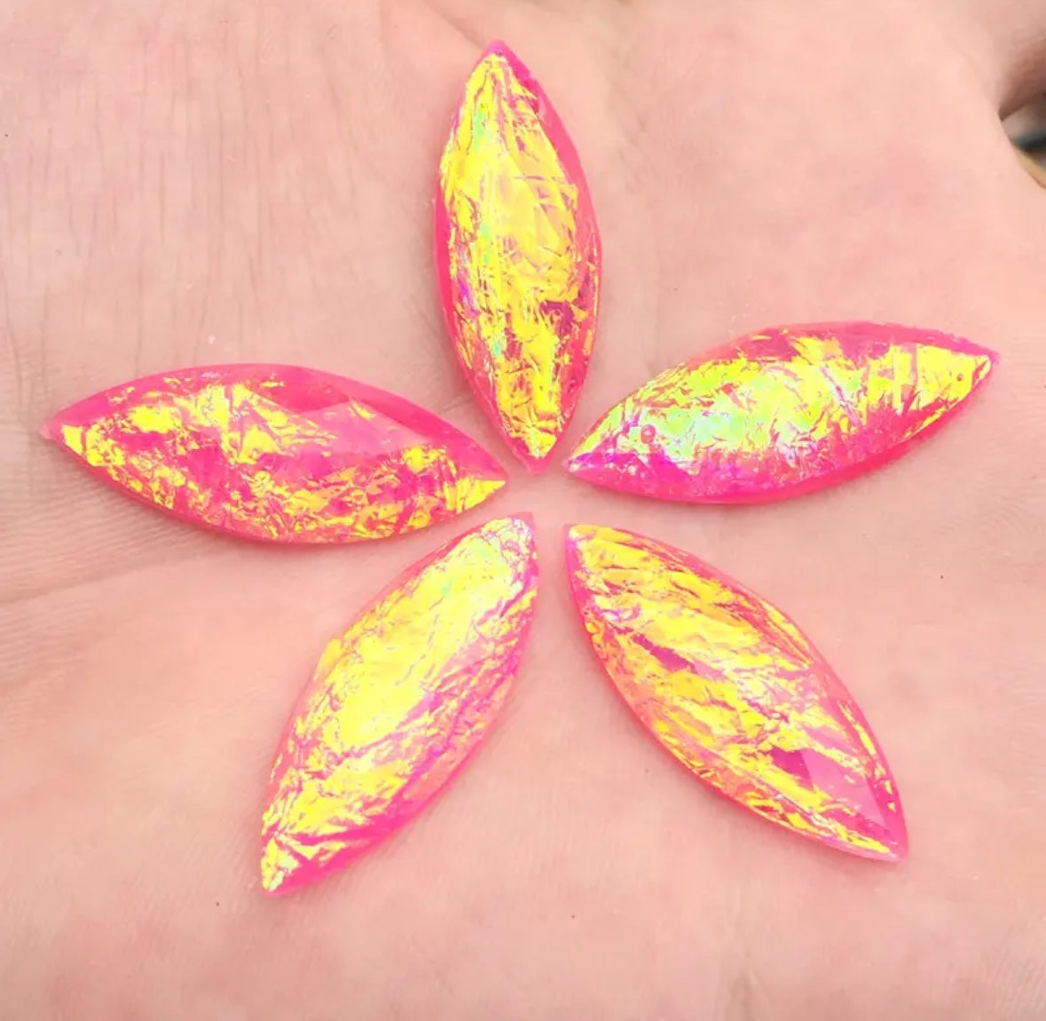 Horseeye Iridescent Coral Centerpieces 12x31mm: 6 Pairs