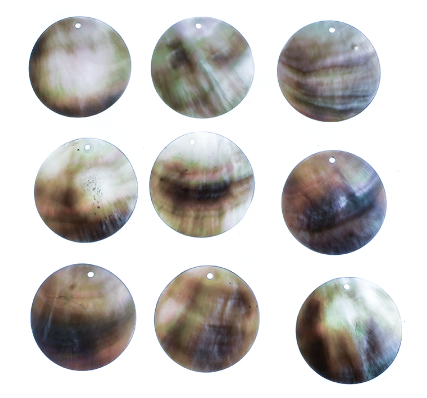 *PREORDER* Brown/Grey Shell Round Centerpieces 25mm: 25 Pairs